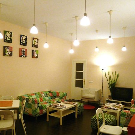 Hostal Goyal Pizarro Madrid Eksteriør bilde