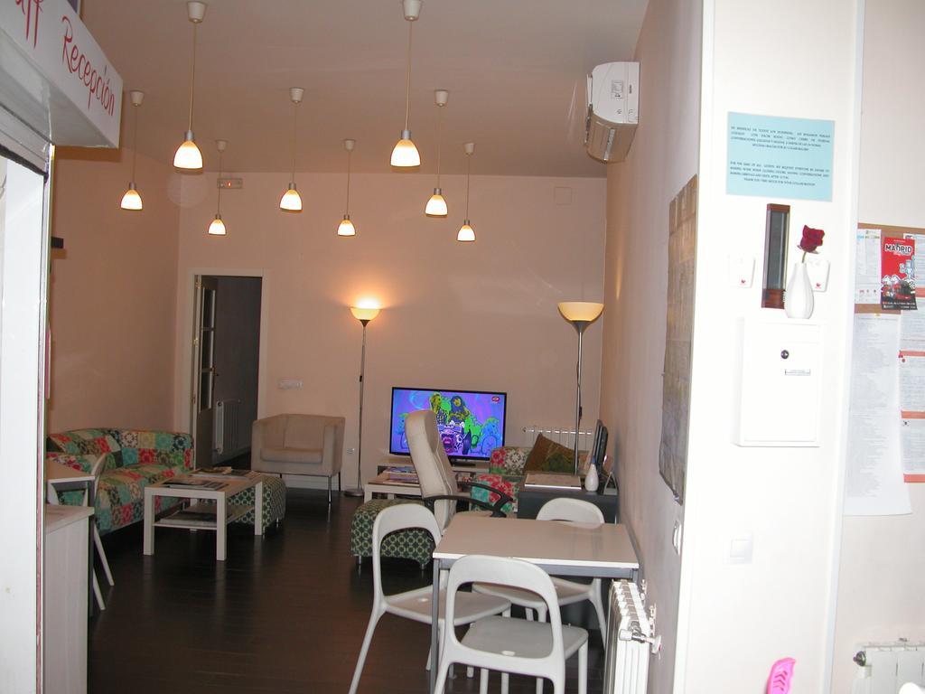 Hostal Goyal Pizarro Madrid Eksteriør bilde